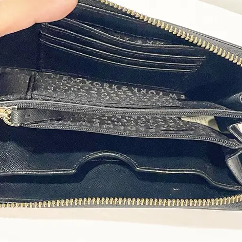 Kate Spade  Laurel Way Printed Neda Continental Wallet Cruise Stripes Full Zip