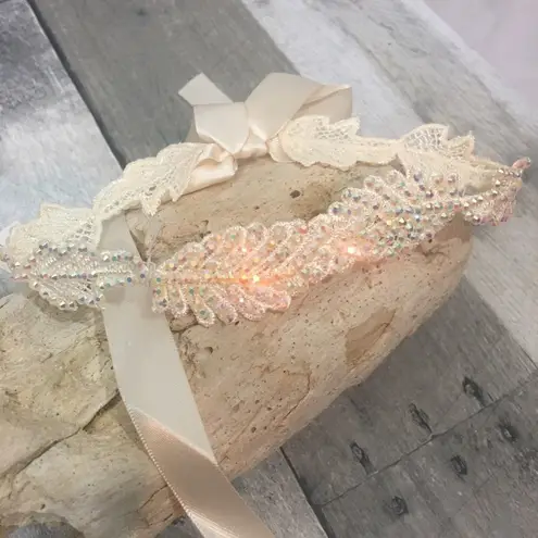 Amrita Singh Ivory Leaf Crystal Lace Choker