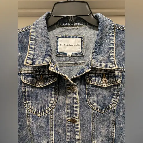 The Style Between Us Medium Wash Denim Jean Jacket - Women's Size Medium