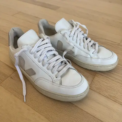 VEJA V-12 White/Beige Sneakers 37