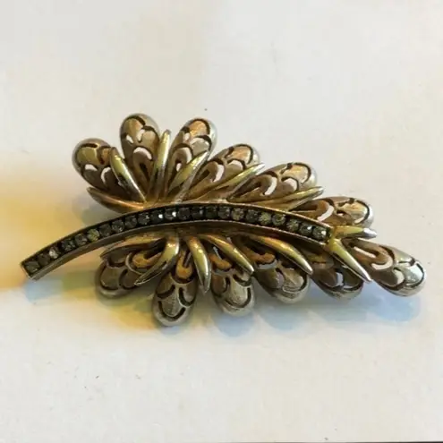 HAR Signed Vintage Leaf Rhinestone Brooch Shoulder Pin