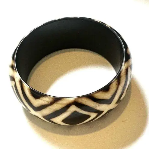 African resin brown and cream patterned bangle bracelet