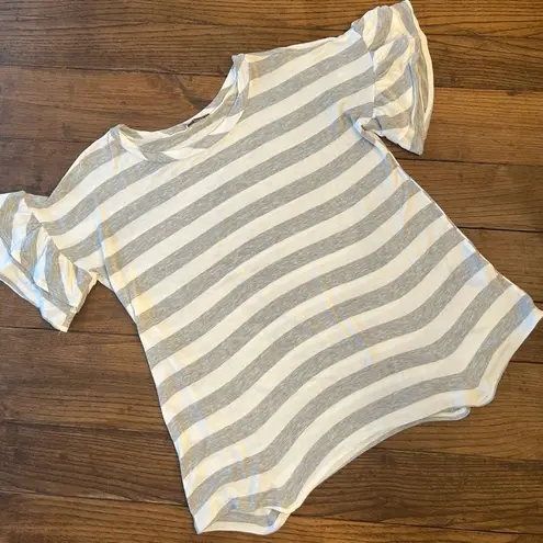 JODIFL Gray white stripe Short Ruffle Sleeve Tee Sz L VGUc