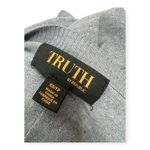 TRUTH By Republic | XS | Ruffle Shoulder V