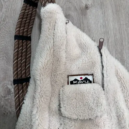 KAVU  Rope Sling Bag Fur Fuzz Furry Cream Winter Purse Outdoor