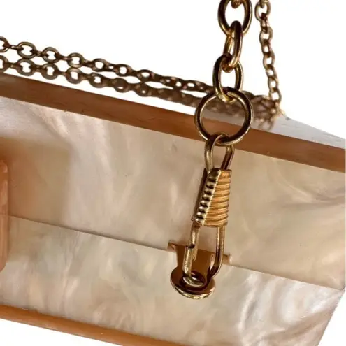 None Acrylic Clutch Bag with Removable Chain Shoulder Strap Peach and Gold - Image 8