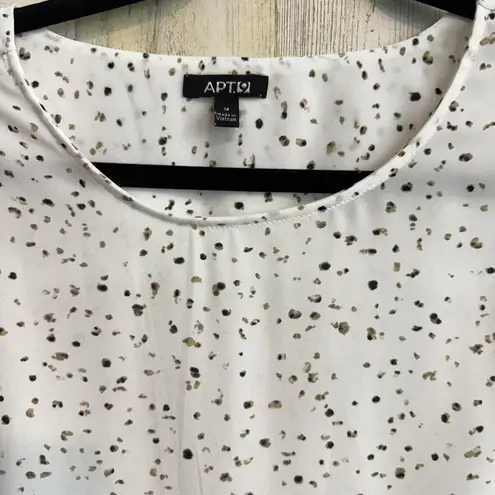 * APT.9 Women's Size Medium Stylish White Top Speckled Pattern Summer