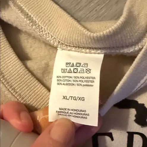 🎃NWOT•Sandersons Sisters•Witch Museum•Woman’s CrewNeck Sweatshirt•Size:XL🎃 Tan