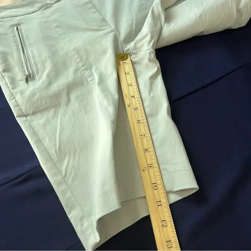 IZOD Golf Women's Light Gray Stretch Bermuda Shorts Zipper Pockets Size 6