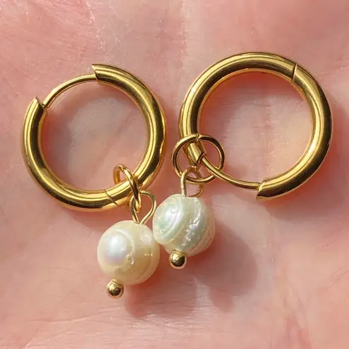 Handmade dainty freshwater pearls hoop earrings💖