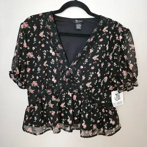 Miss Chievous Miss Chevious Blouse Floral Cropped Black Buttons V-Neck Casual Neutral