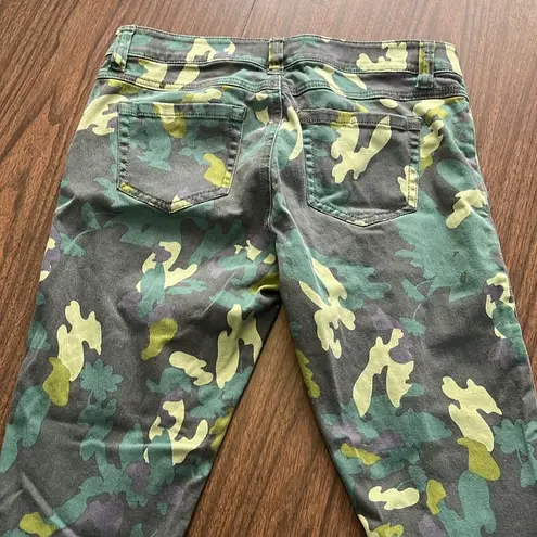 CAbi  #766 Clover Camouflage Ankle Zip Jeans Size 4