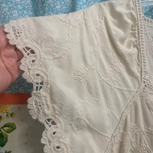 Democracy Elegant Ivory Crochet & Embroidered 2x Blouse. 2607