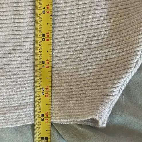 Carmen Marc Valvo Women’s Light Gray Ribbed Batwing Sweater Small