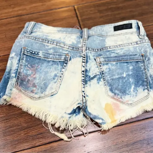 BLANK NYC  DISTRESSED PAINTED CUT-OFF SHORTS