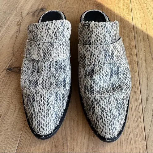 Freda Salvador Womens Keen Almond ToeSnakeskin Mules, Size 8, EUC White