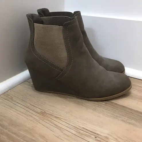 Rampage  Gray wedge bootie boot size 8.5