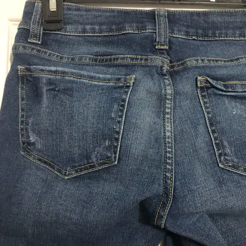 Time & Tru  Bermuda women’s size 4‎ jean shorts mid rise medium wash