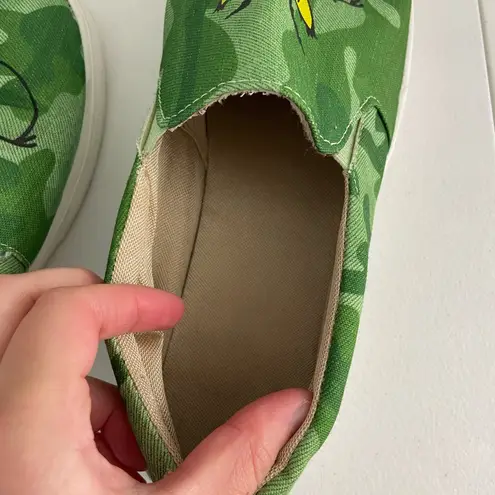EUC Women’s green grinch canvas slip on casual loafers shoes comfy size 10.5/11
