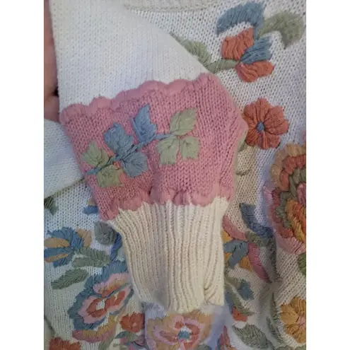Embroidered Floral Colorful Crew Neck Sweater White Size M