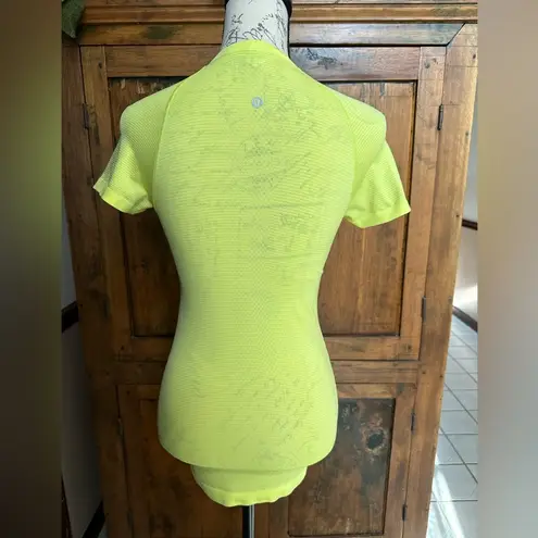 Lululemon  Swiftly Tech Short Sleeve Crew Lucid Lime / White Size 2