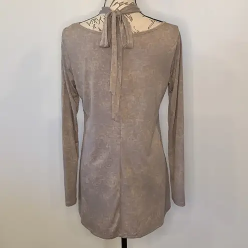 Andree by Unit Andreé by Unit stretch knit top with cutout neckline and back tie M