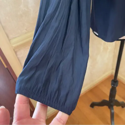 Ramy Brook Womens Navy Ruched Sleeve
V-Neckline Silky Blouse Sz XS