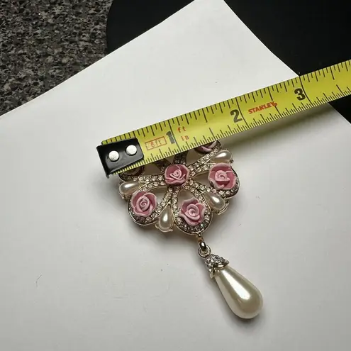 Avon NR Gold Tone Pink Flower With Faux Pearl Dangle Floral Brooch Pin Signed