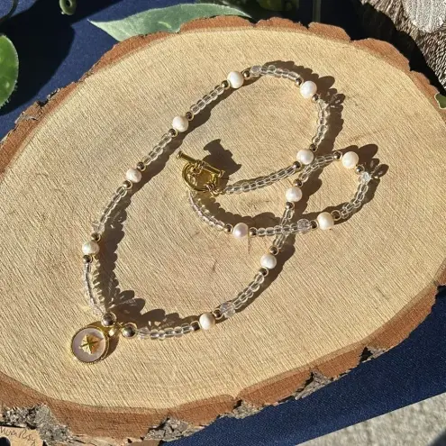 Handmade Freshwater Pearl and Gold tone Pendant Necklace ✨