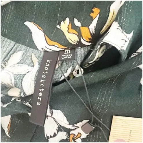 Knot Sisters Orchid Floral Button Front Shirt Short Sleeve Green Size Medium NWT - Image 11