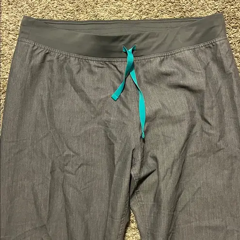 FIGS  Women's Graphite Gray Livingston Basic Scrub Pants Large