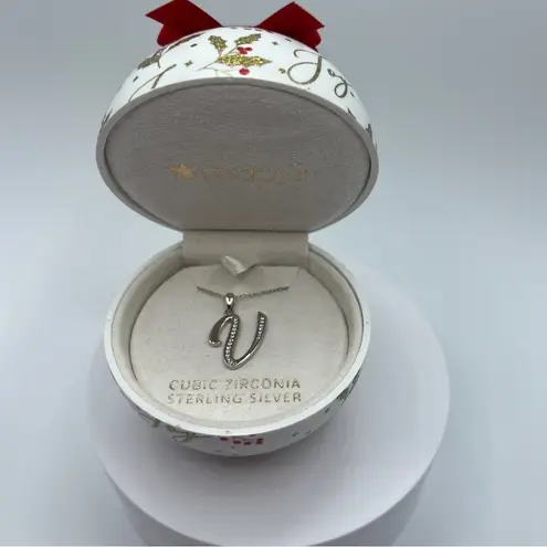 Giani Bernini V Initial Pendant Necklace in Sterling Silver NWT MSRP $100