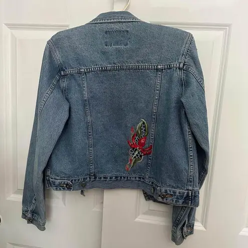 Fossil  Brand Medium Vintage 90's/Y2K Light Wash Jean Jacket Embroidered Floral