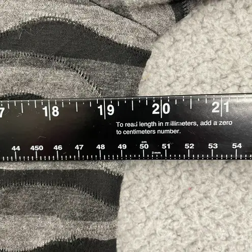 Art and Soul Top Women M Gray Black Wavy Striped Casual 3/4 Sleeve Tunic Size M