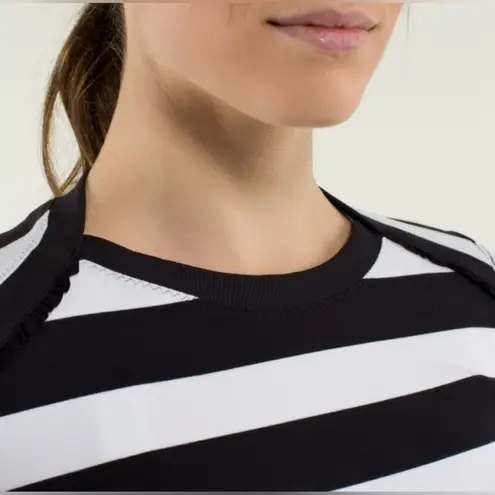 Lululemon  Base Runner Long Sleeve in Straightup Stripe Black White