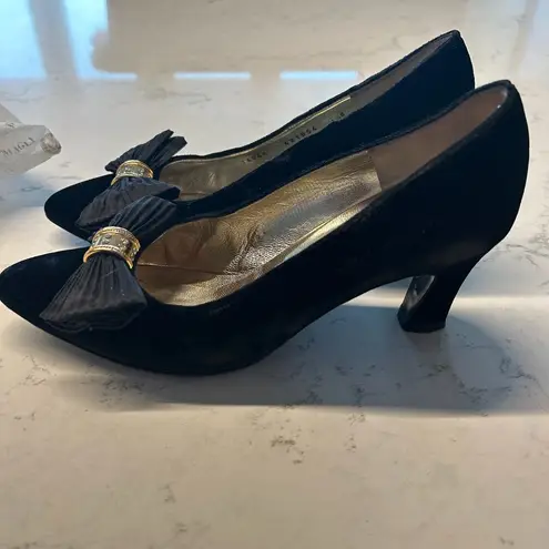 Bruno Magli Size 7.5 B Velvet Bow Pump Heels Vintage Hollywood Glam Eveningwear Black