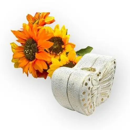 Timmy Woods 🝮 Butterfly Box Handbag Bag Minaudière 🝮
Gold Braided Strap 🝮 White