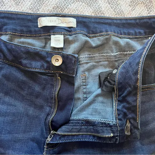 C. EST 1946 DENIM Women’s Dark Wash Classic Blue Denim Jean Shorts Plus Size 18W