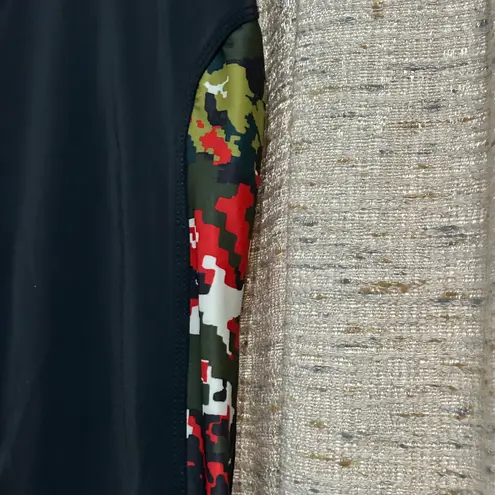 Onzie Yoga Inset Tuxedo Capri Black/Red Camouflage