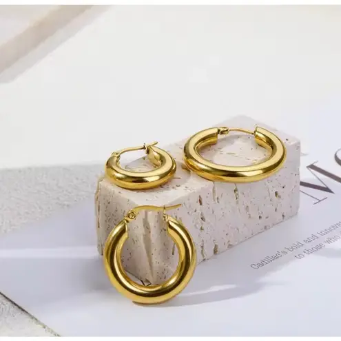 Boutique NEW Large Women’s 18k Gold Filled‎ 22mm Tubular Chunky Hoop Earrings