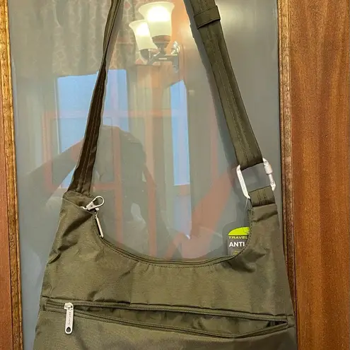 Travelon NWT Olive Green RFID Crossbody Bag Purse Inc RFID Wallet