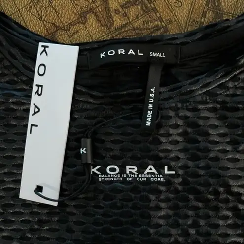 Koral NWT Womens Terrain Black Shiny Netz Boxy Crop Top Activewear Gym sz S