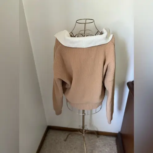 Abercrombie & Fitch Abercrombie tan and white sweater XS