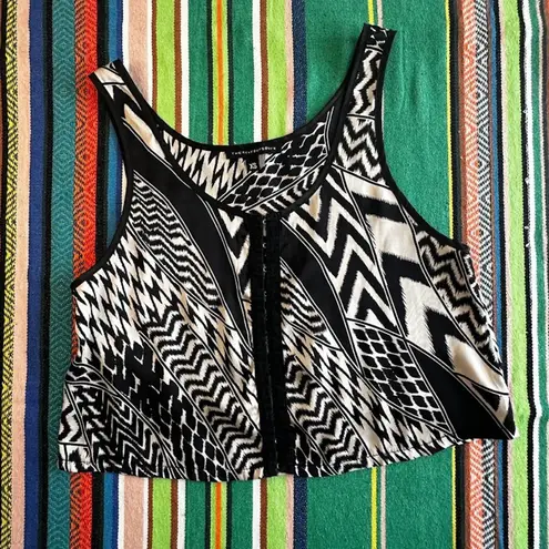 hook and eye closure cropped swing tank top Black Size XS