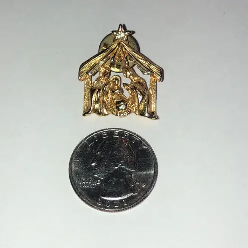Gold Tone Vintage Nativity Scene Brooch
