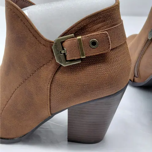 Daisy Fuentes Cosma Womens Ankle Boots Size 8.5W Brown Vegan Chunky Heel Casual