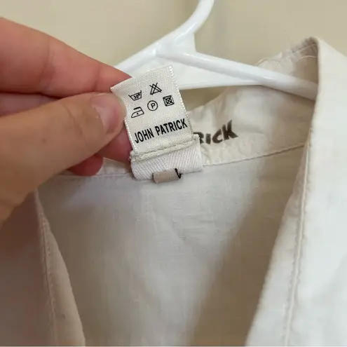 John Patrick Women's Large Button Down Off