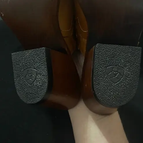 Ariat  WO SIZE 7B Caramel Tan Leather Heeled Mules Western design Approx 3” Heel