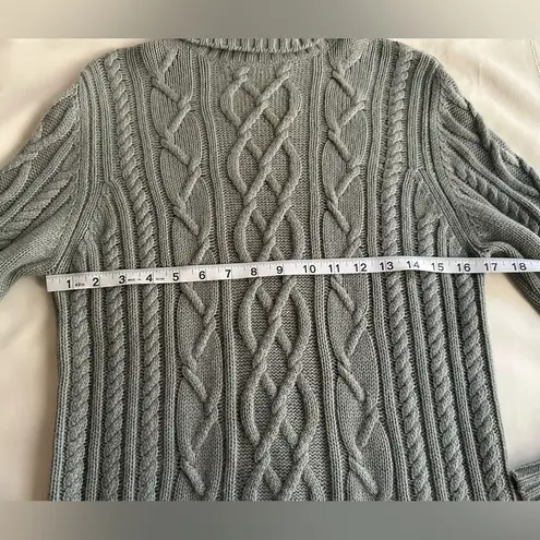 Elegant Cable Knit Turtleneck Sweater in Light Green 100% Cashmere