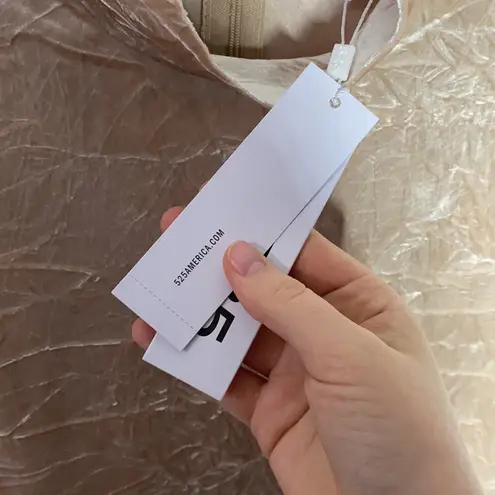 525 America mockneck champagne crinkled tank top sz M Size M